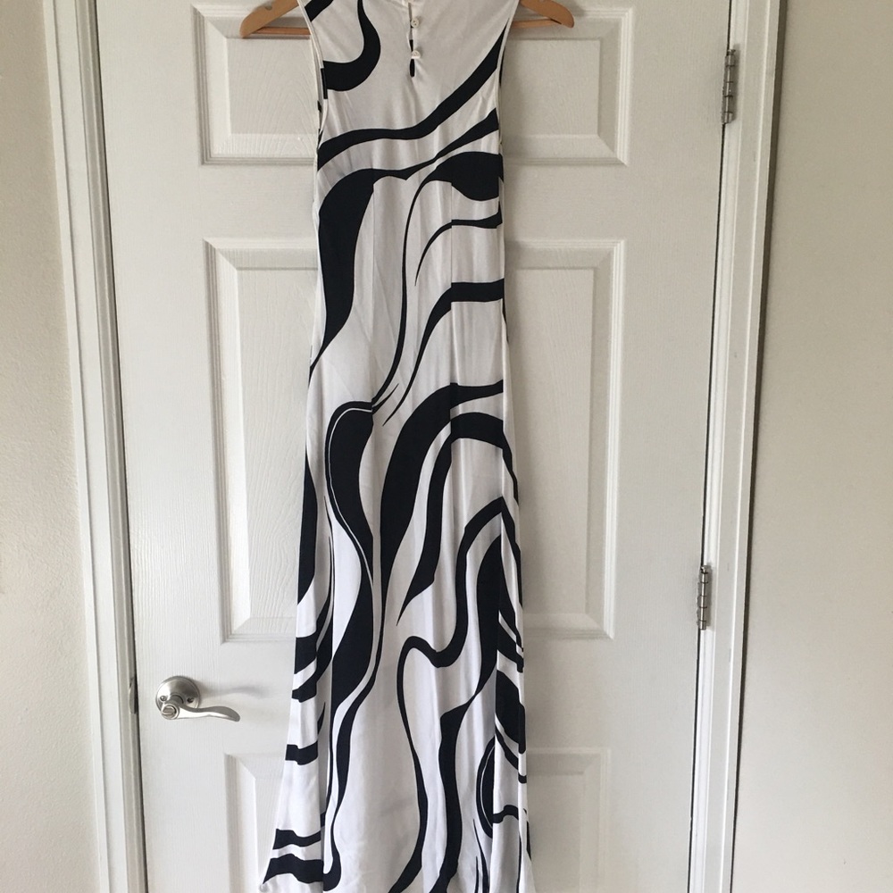 Dress - Picture 2 of 4